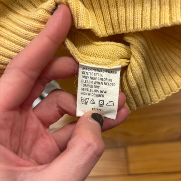 Like New Yellow Izod Cable Knit Sweater Size Large - Picture 6 of 6